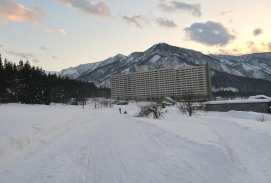 【日本。越後中里】全家滑雪泡湯趣！定點雪地度假超高CP選擇～
